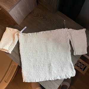 Gaze off the shoulders crop top